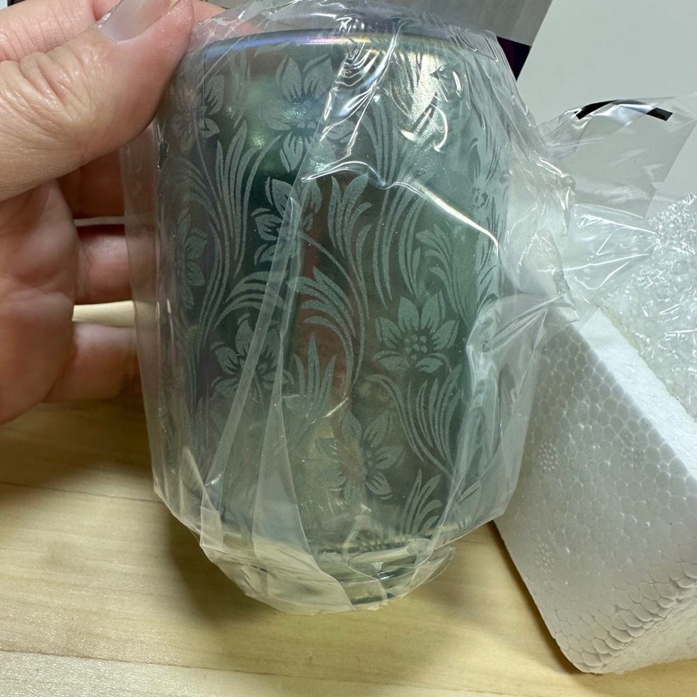 Scentsy Lily Garden Wax Warmer Wall Plug In Mini Iridescent Blue Green Aqua New - Picture 4 of 7